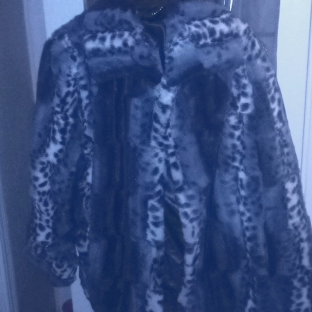 Blue leopard faux fur